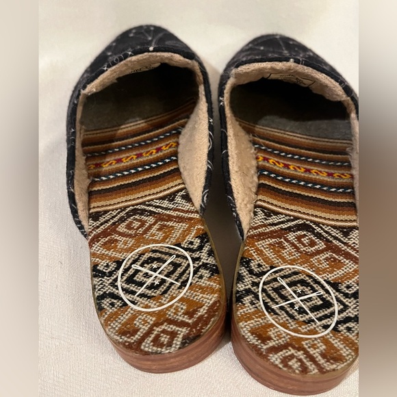 Inkkas zodiac slip on shoes, size 6. Excellent preowned condition! - Picture 12 of 12